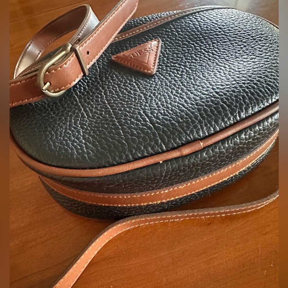 Vintage GUESS 90s Crossbody Camera Bag Black Brown Pebbled Faux Leather - Picture 7 of 10